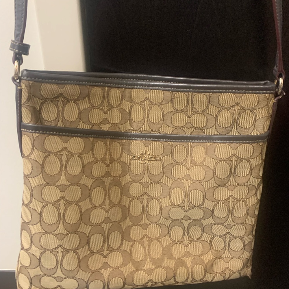 Super cute cross body.